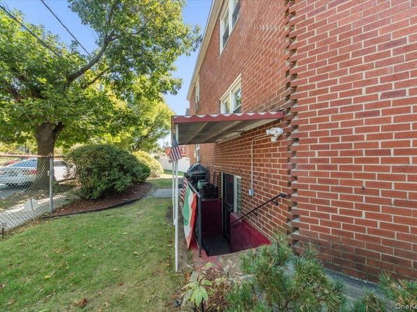 3950 Throggs Neck Expressway, Bronx NY 10465