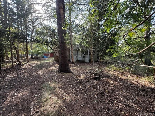 20 Primrose Path, Manorville NY 11949