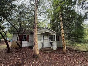 20 Primrose Path, Manorville NY 11949