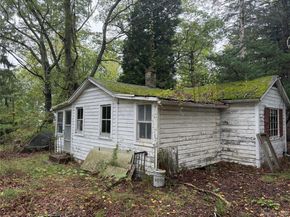 20 Primrose Path, Manorville NY 11949