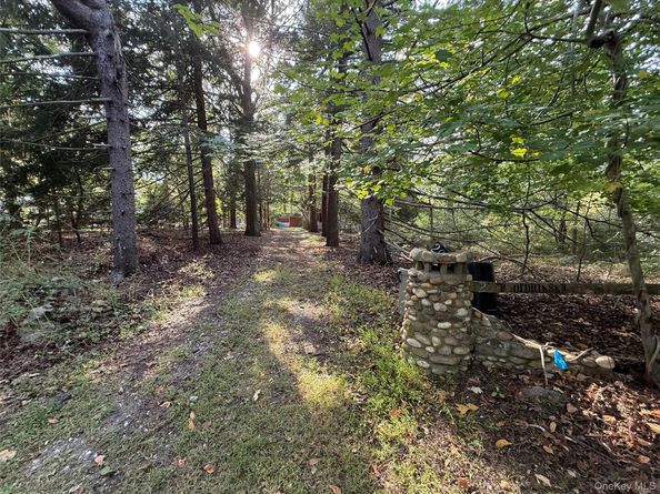20 Primrose Path, Manorville NY 11949