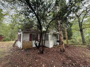 20 Primrose Path, Manorville NY 11949