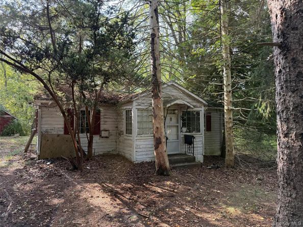 20 Primrose Path, Manorville NY 11949