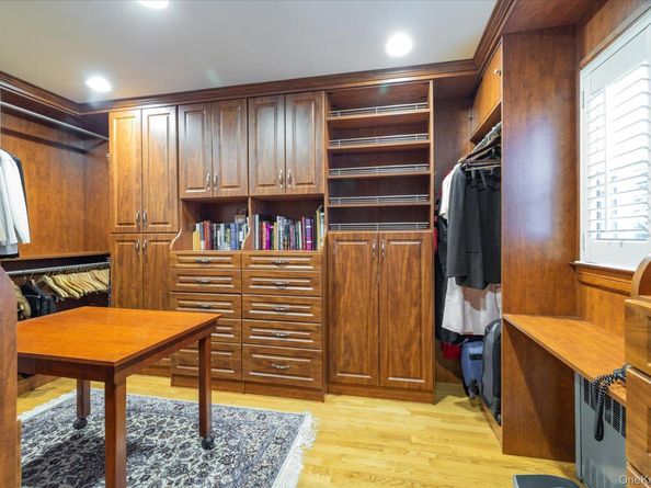 25 Atkinson Road, Rockville Centre NY 11570