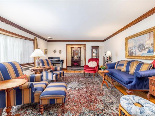 25 Atkinson Road, Rockville Centre NY 11570