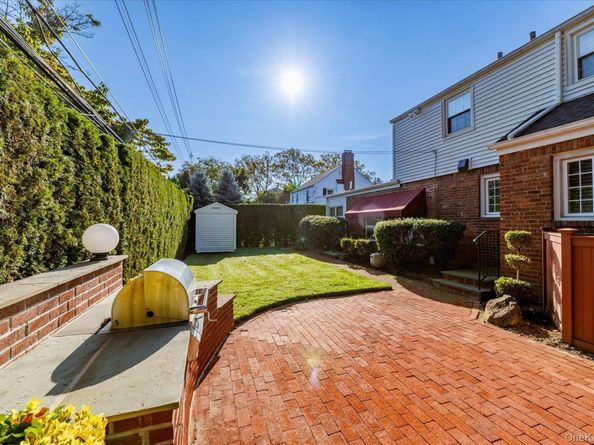 25 Atkinson Road, Rockville Centre NY 11570