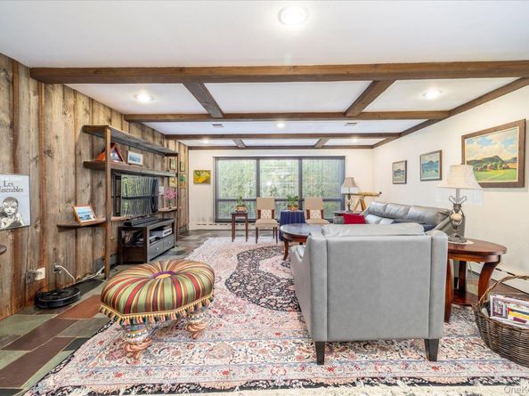 25 Atkinson Road, Rockville Centre NY 11570