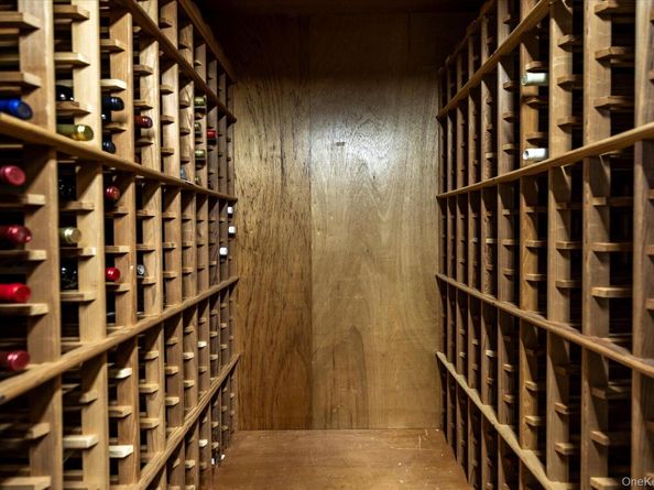 25 Atkinson Road, Rockville Centre NY 11570