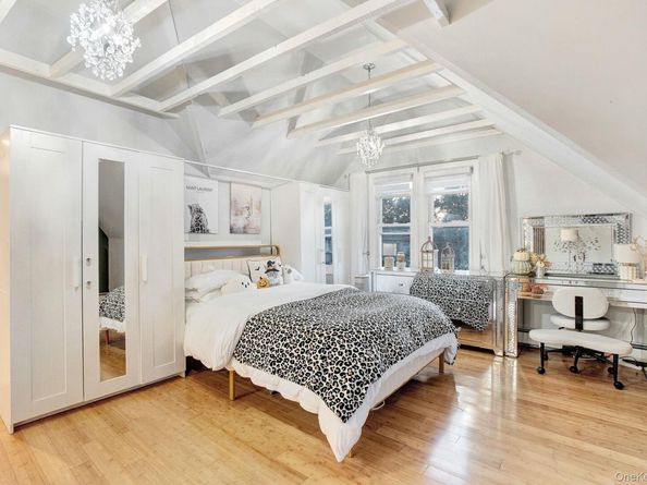 122 Hoffman Street, Valley Stream NY 11580