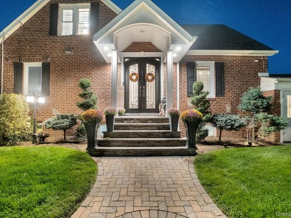122 Hoffman Street, Valley Stream NY 11580
