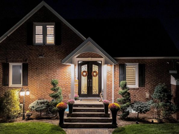 122 Hoffman Street, Valley Stream NY 11580