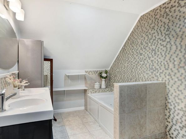 122 Hoffman Street, Valley Stream NY 11580