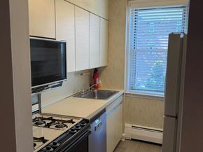 40 Daley Place 124, Lynbrook NY 11563