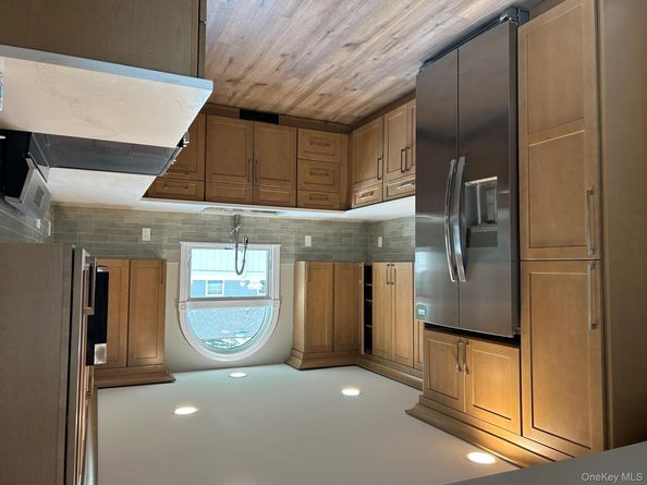 27 Taca Boulevard, Deer Park NY 11729