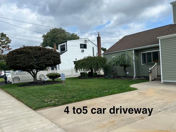 27 Taca Boulevard, Deer Park NY 11729