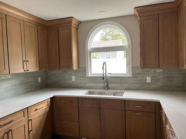 27 Taca Boulevard, Deer Park NY 11729