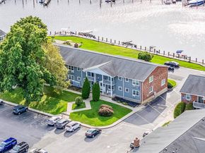 135 Fairharbor Dr 135, Patchogue NY 11772