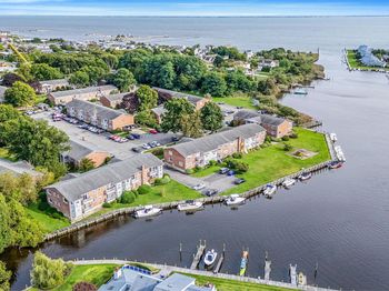 135 Fairharbor Dr