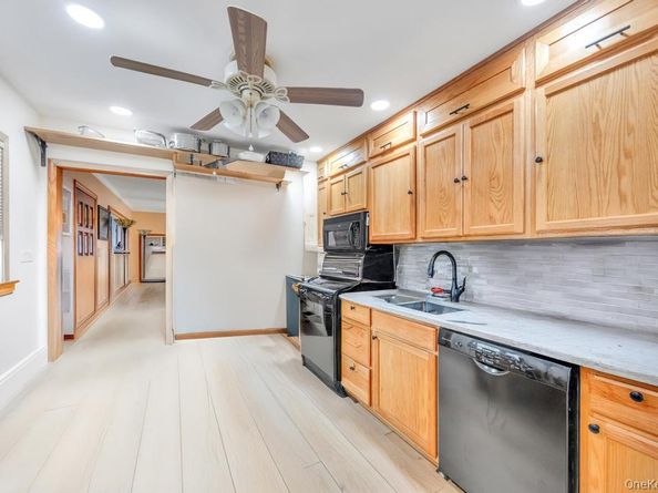 3 Snapdragon Lane, Levittown NY 11756
