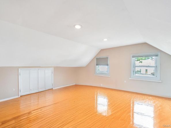 3 Snapdragon Lane, Levittown NY 11756