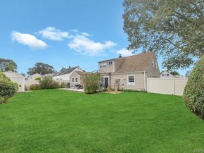3 Snapdragon Lane, Levittown NY 11756