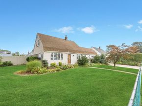 3 Snapdragon Lane, Levittown NY 11756