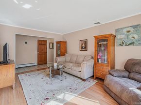 21 Coleridge Road, Holbrook NY 11741