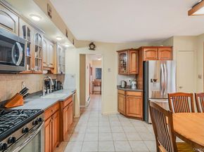 21 Coleridge Road, Holbrook NY 11741