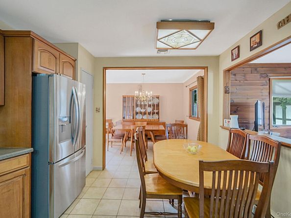 21 Coleridge Road, Holbrook NY 11741