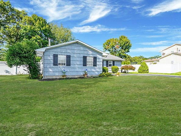 21 Coleridge Road, Holbrook NY 11741