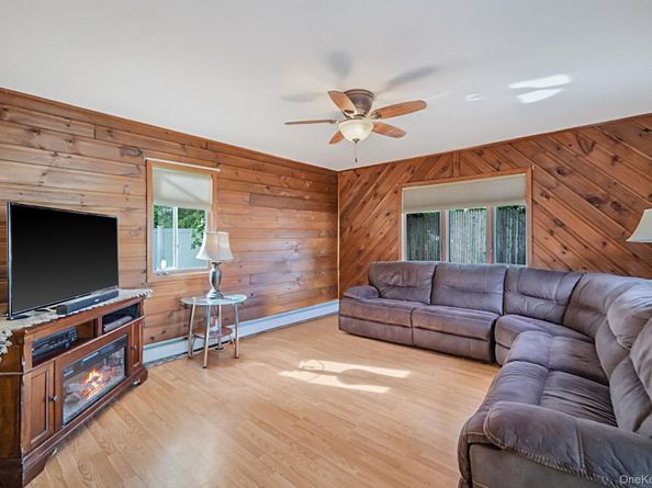 21 Coleridge Road, Holbrook NY 11741
