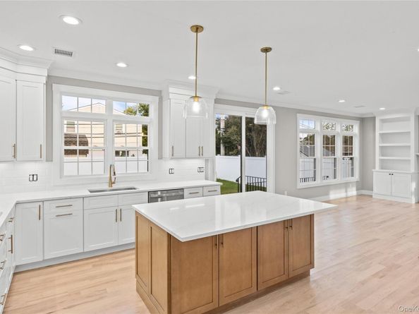 2500 1st Avenue, East Meadow NY 11554