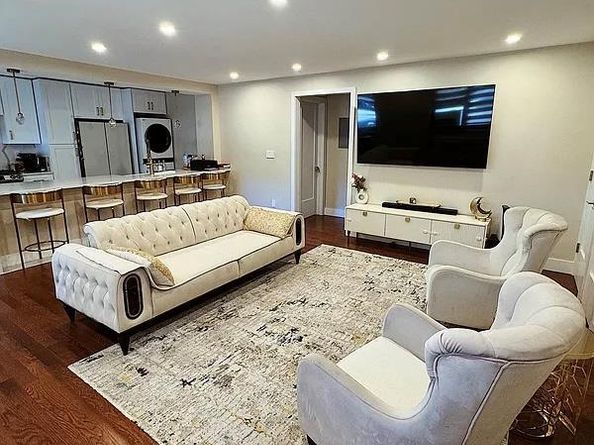 20-19 utopia pkwy 1371, Whitestone NY 11357