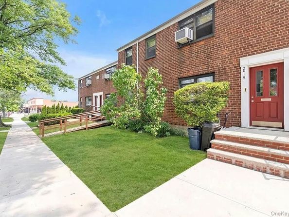 20-19 utopia pkwy 1371, Whitestone NY 11357
