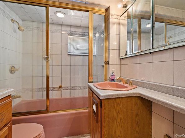 160 Rockaway Parkway, Valley Stream NY 11580