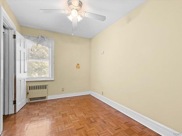 160 Rockaway Parkway, Valley Stream NY 11580
