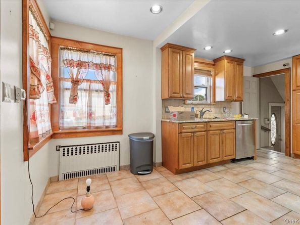 160 Rockaway Parkway, Valley Stream NY 11580