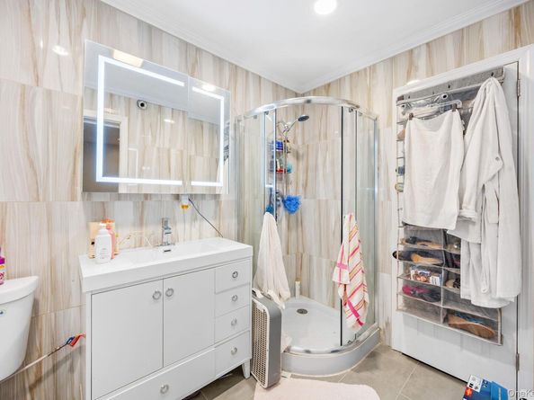 21 Thames Street, Brooklyn NY 11206