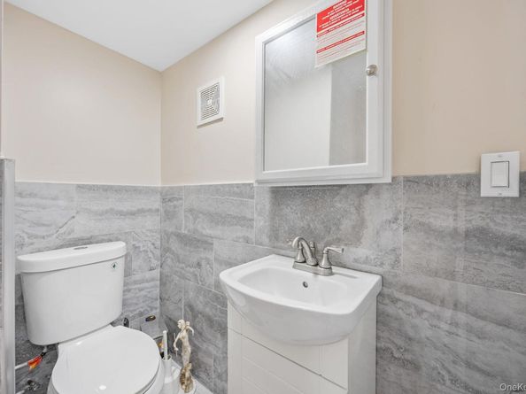 21 Thames Street, Brooklyn NY 11206