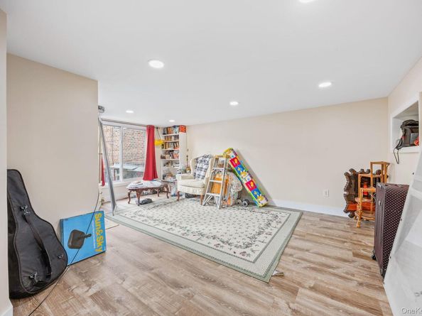 21 Thames Street, Brooklyn NY 11206