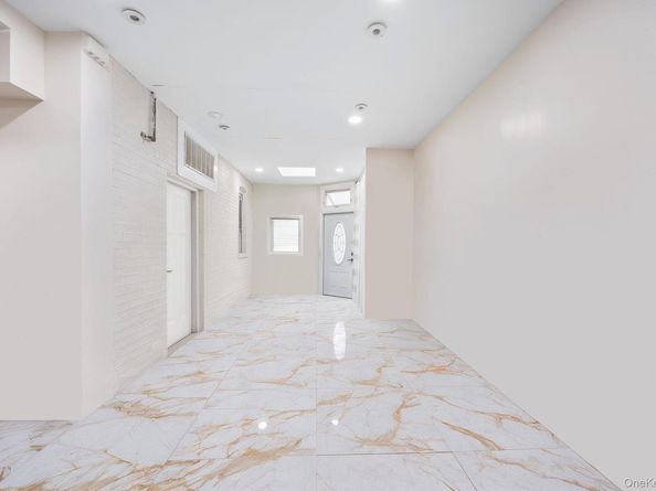 21 Thames Street, Brooklyn NY 11206