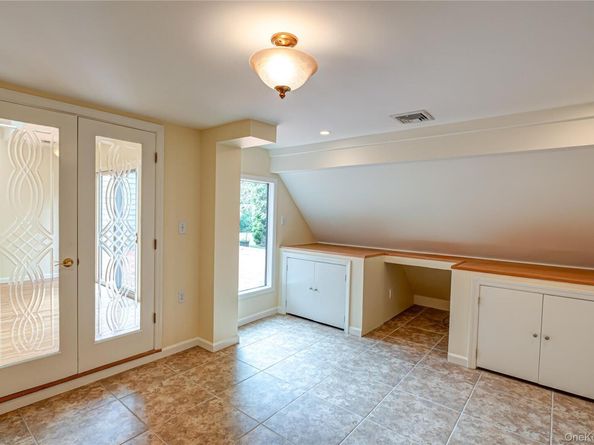 52 Admirals Drive E, Bay Shore NY 11706