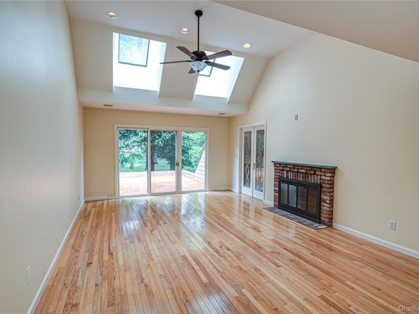 52 Admirals Drive E, Bay Shore NY 11706