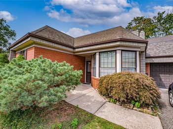 52 Admirals Drive E