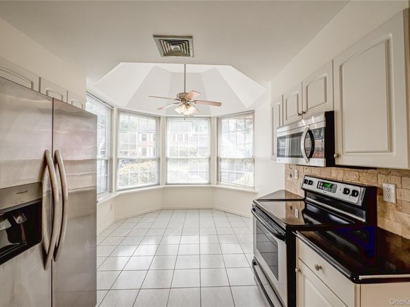 52 Admirals Drive E, Bay Shore NY 11706