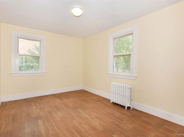 106 Grandview Avenue, Great Neck NY 11020