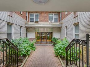 4320 Van Cortlandt Park East 4C, Bronx NY 10470