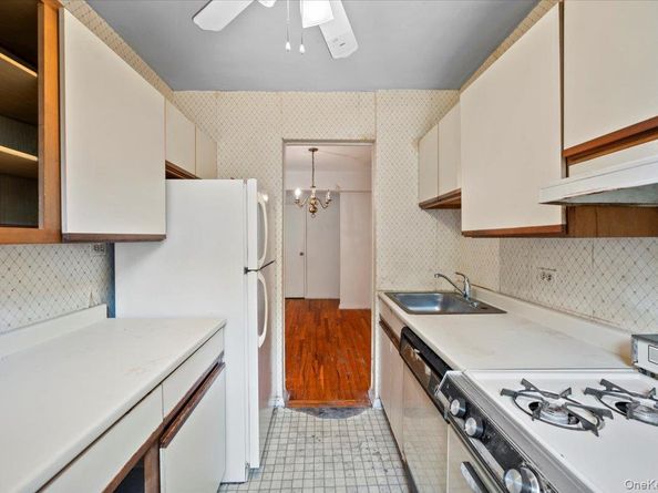 4320 Van Cortlandt Park East 4C, Bronx NY 10470