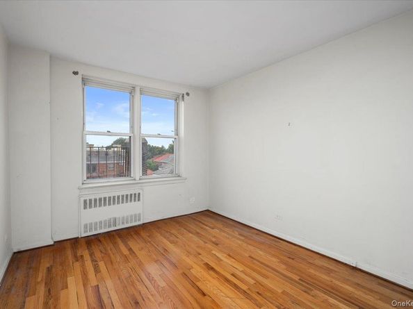 4320 Van Cortlandt Park East 4C, Bronx NY 10470
