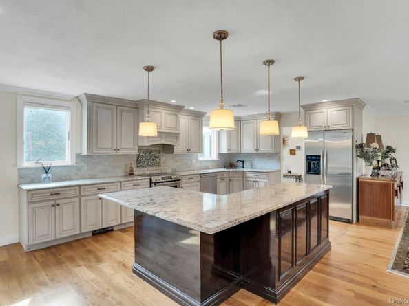1 Regency Lane, Dix Hills NY 11746